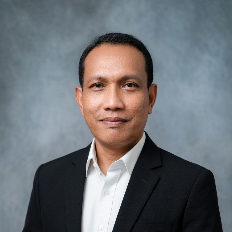 Raden Nuh, S.H., M.H., AAAIK., CFCC.